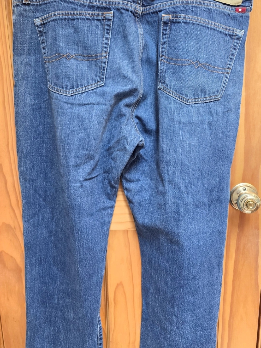 Lucky Brand Men's Medium Blue Relaxed Jeans - Picture 3 of 3